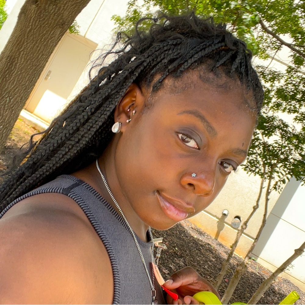 Meet your Posher, Aleya
